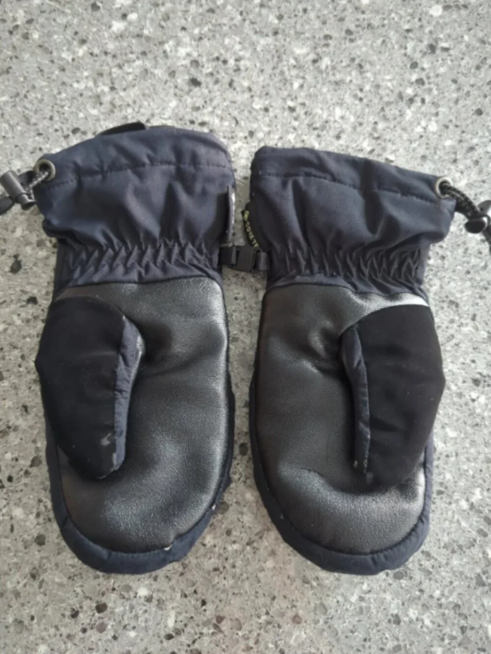 The North Face Youth Mittens | Small | Black